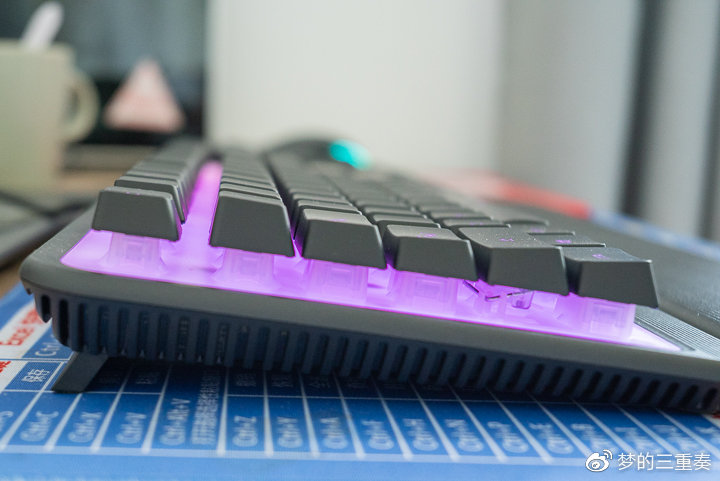 打游戏灯光炫酷的键盘,怎么才能有自己的炫酷桌面