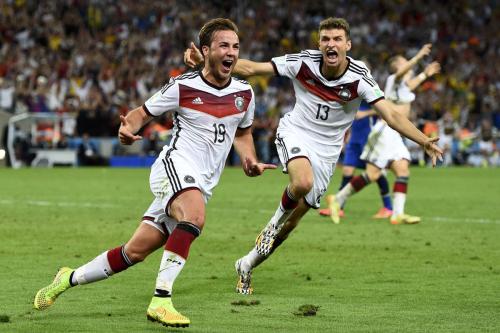 现在的荷兰和德国国家队谁更强,德国2-1荷兰各自首发阵容