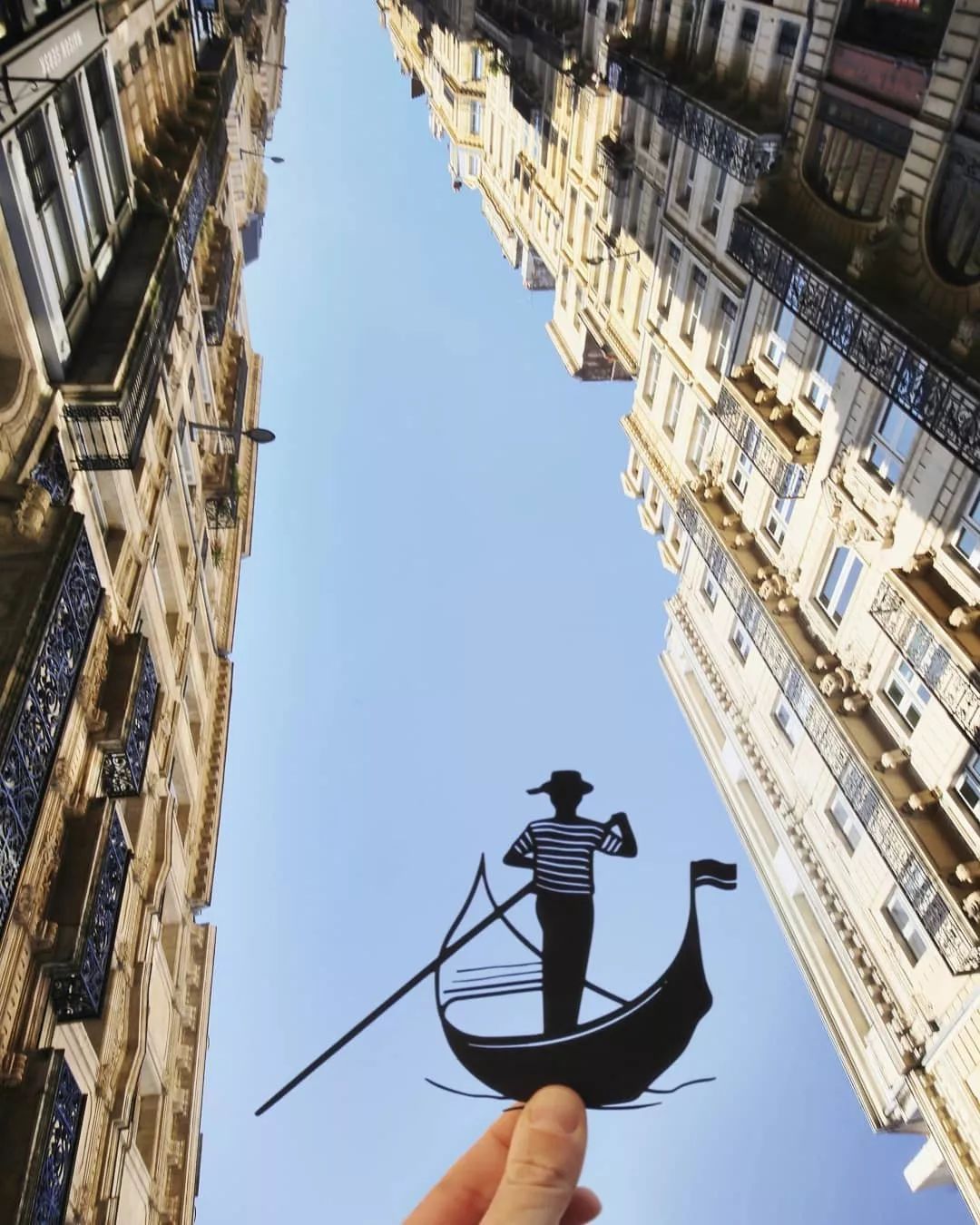 从没见过！在街上拍到了老爷爷头上喷白雾！原因......其实很好玩