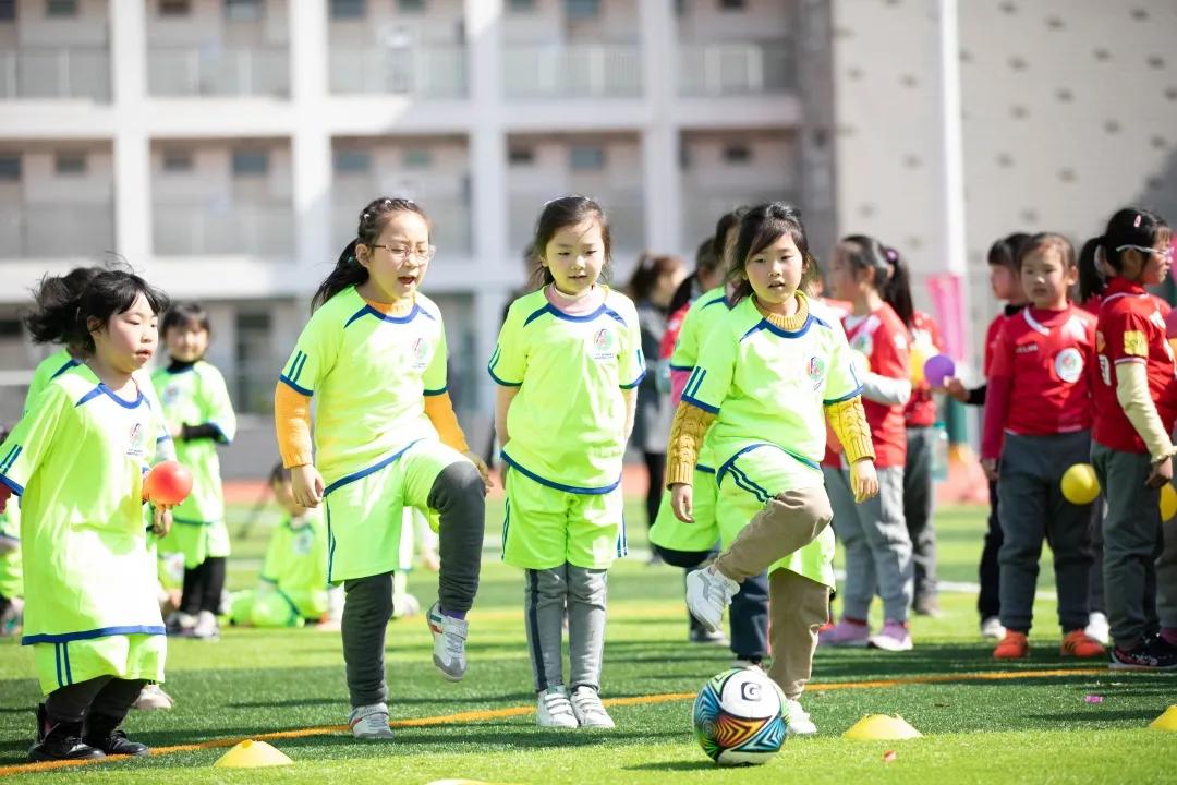 小小女人完整版歌曲,小小女兵视频获奖