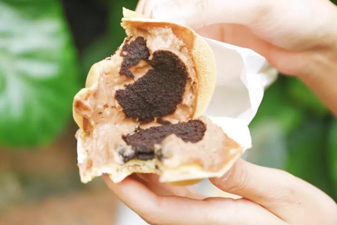 杨家坪大洋百货车轮饼,车轮饼摆摊火爆