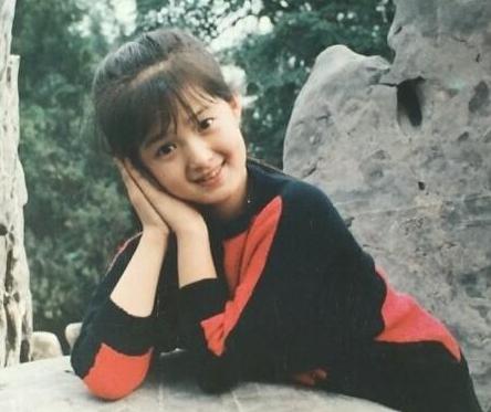 蒋欣太干净？与赵薇前男友传绯闻，让小鲜肉男友背上不雅名号退圈