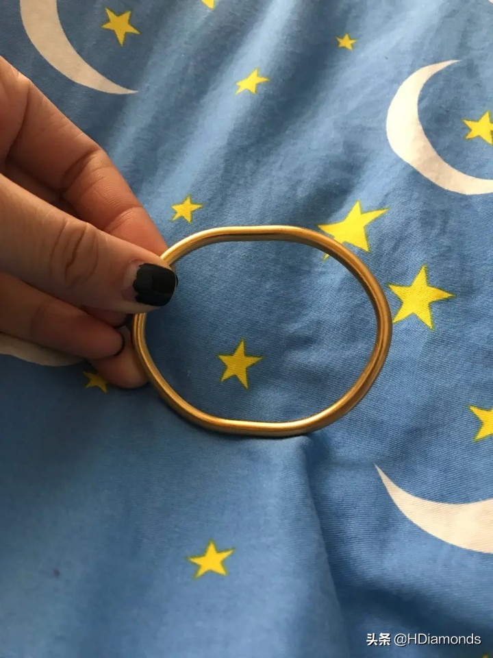 买首饰选古法金还是普通金划算 (古法金和哑光金首饰的区别)