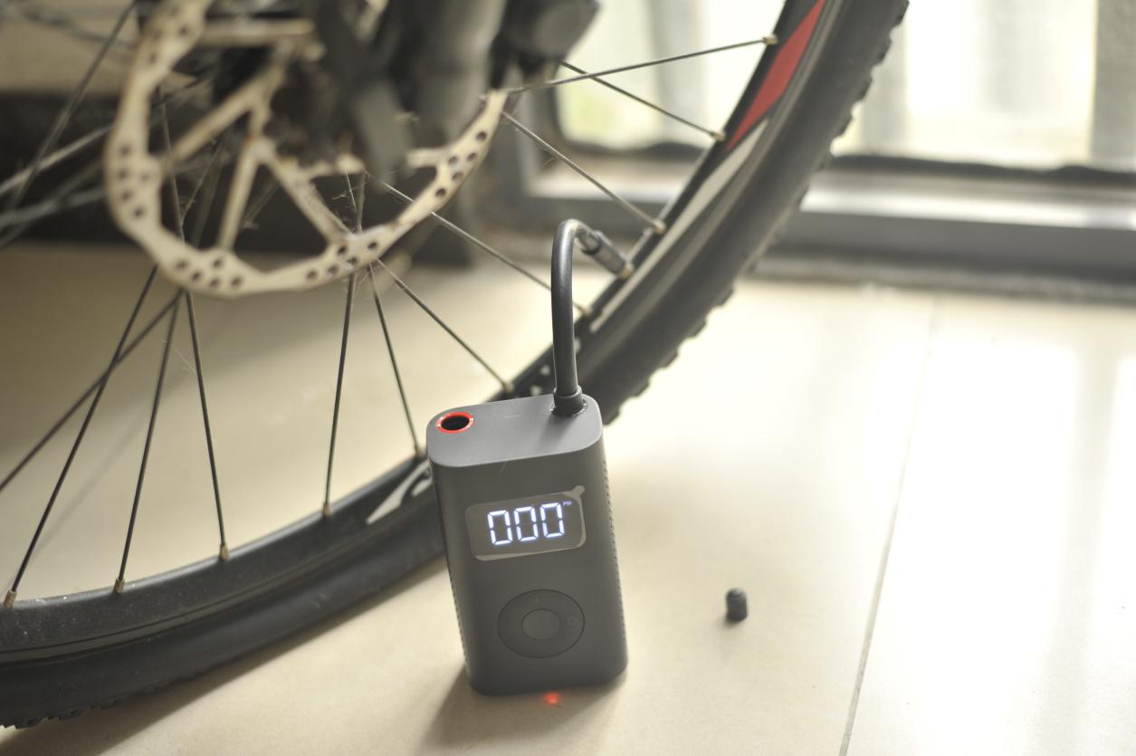 米家充气宝气泵,米家便携式充气泵