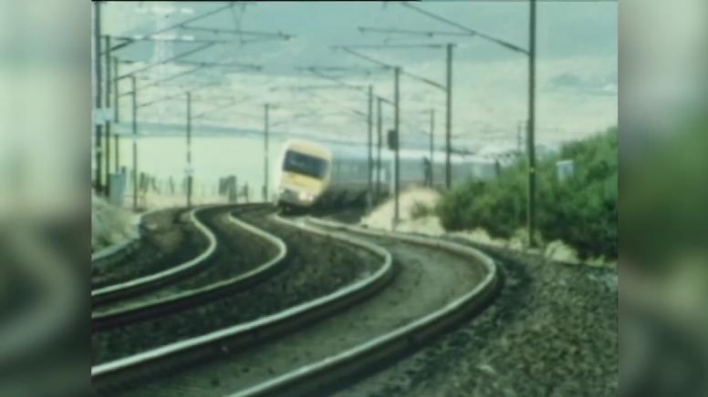 会让你头晕想吐的英国摆式高铁列车，牛牛的脑洞大起来也是没边的