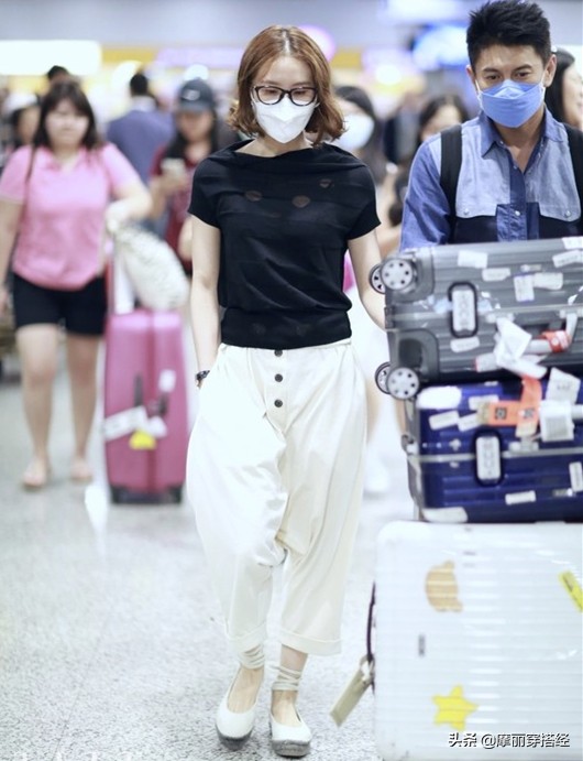 收腿哈伦裤配什么上衣好看,胯宽腿粗哈伦牛仔裤搭配什么上衣