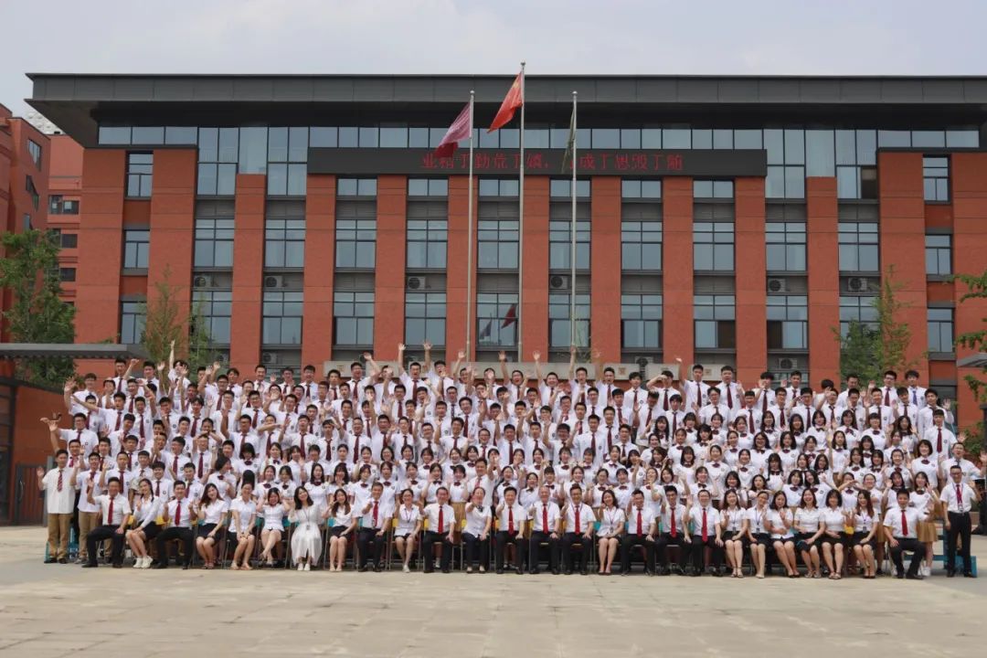 城北名校校长硬气放话：我们学校到底好不好，别问我，问我的学生