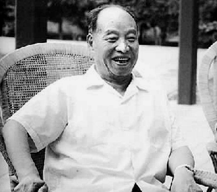 1955年授衔时,主席给七位元帅授衔,这个人给两位元帅授衔