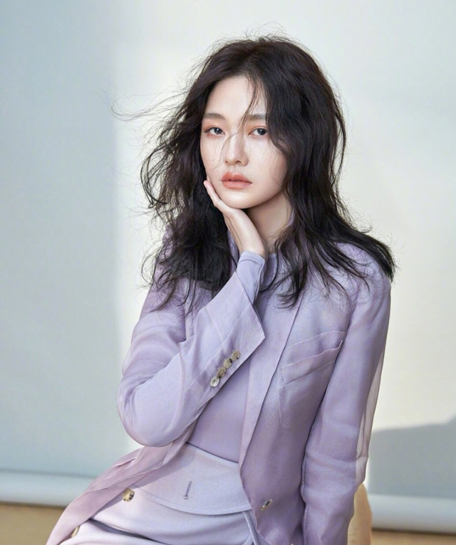 圆脸头发少又细剪什么直发好看,圆脸怎么做头发既减龄又时尚