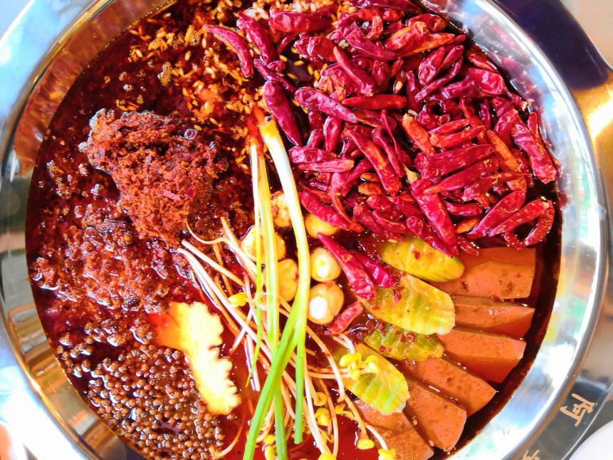 火锅吃到最后才分得最清,重庆老火锅吃到最后又咸又辣