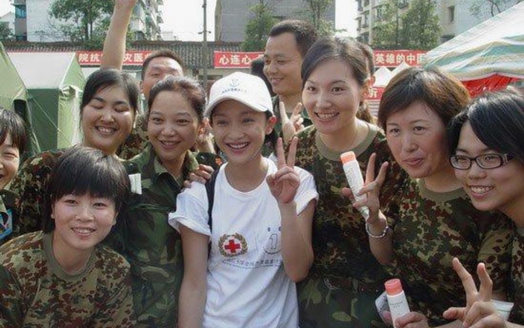 吴京汶川地震真实照片,汶川地震吴京的故事