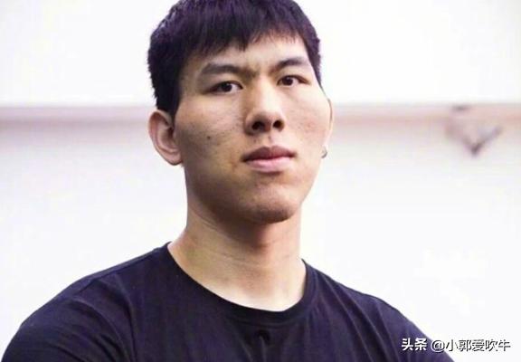 中国野球王者官宣啦！与未婚妻最萌身高差，野球收入远超CBA球员