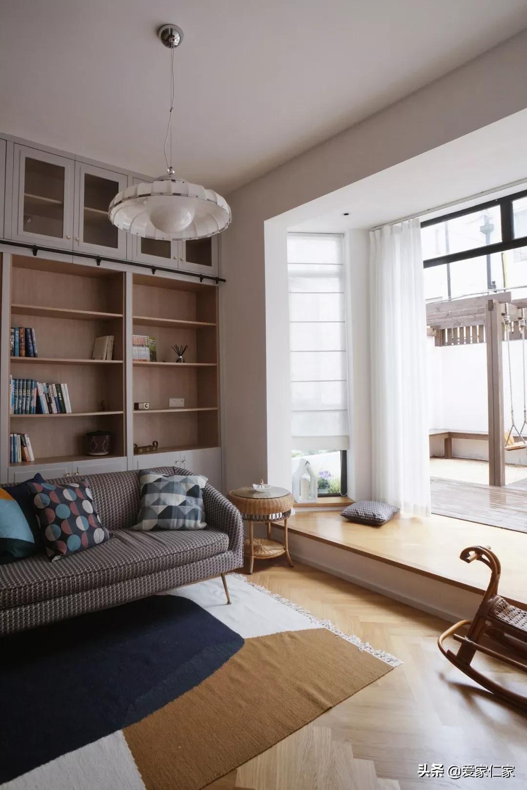 她买下32㎡上海老旧学区房，为女儿打造小桃园，20㎡超舒适大庭院