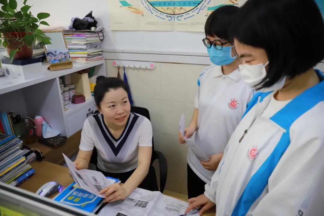 十堰市民感人视频,十堰市东风高中视频