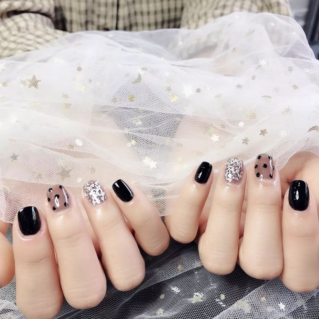 美甲什么颜色显得花哨好看,儿童美甲推荐不花哨