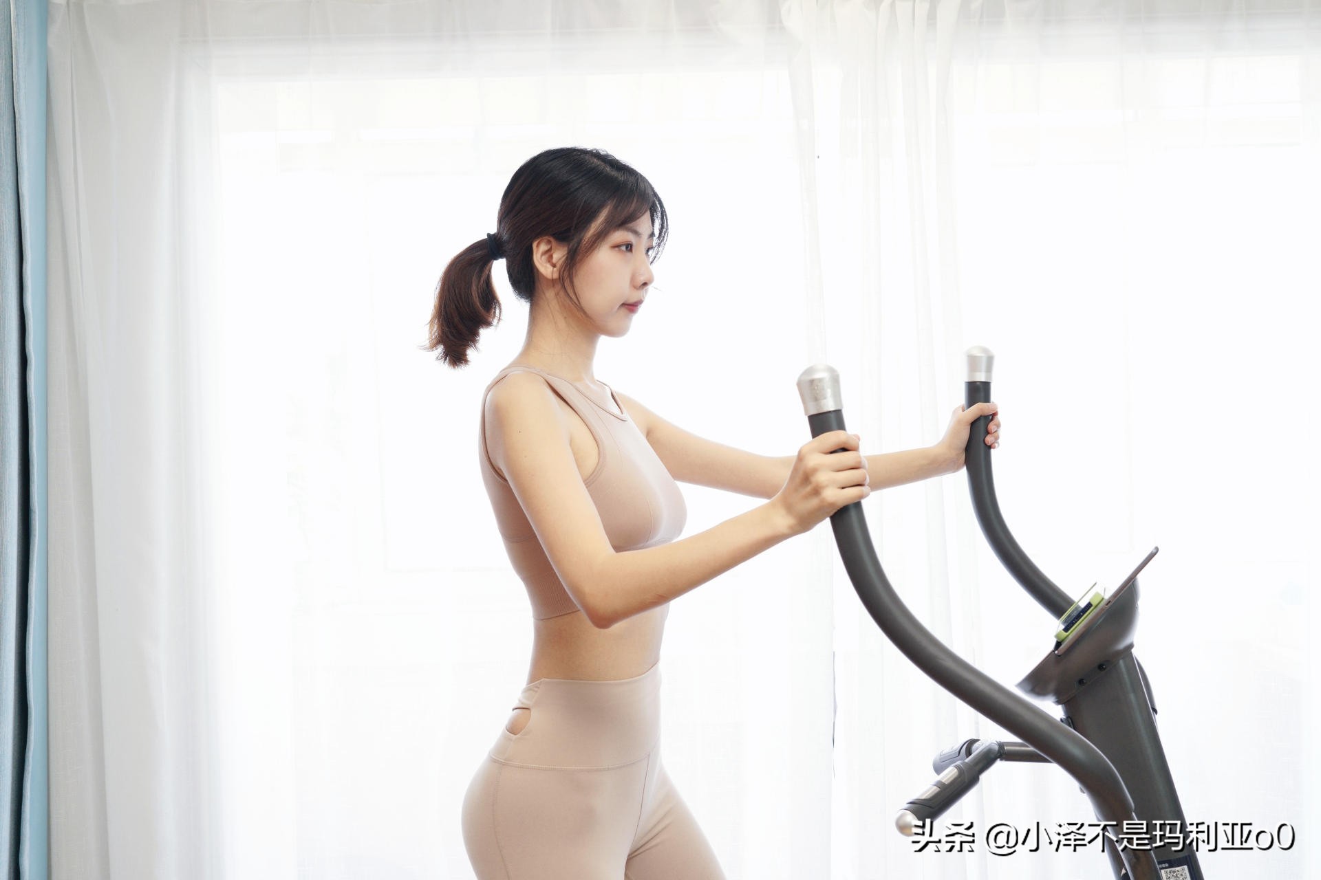 干货输出|细腰翘臀、燃脂塑形，小姐姐手把手教你练习椭圆机