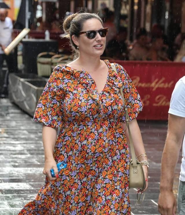 足球宝宝大变身,足球宝贝小姐姐变装曼联