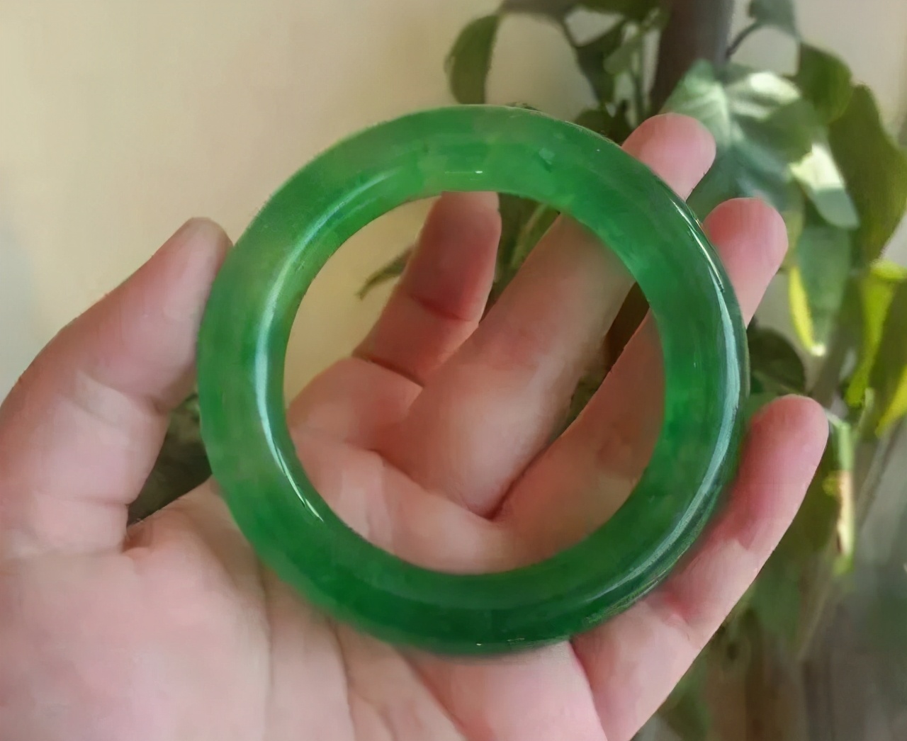 销售翡翠b货是合法的吗,卖翡翠手镯b货违法吗