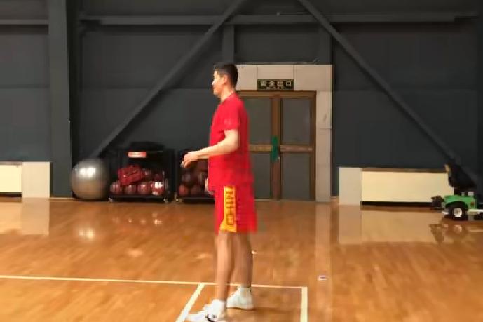 李宁赞助cba今年赞助哪些球鞋,李宁赞助cba新赛季连帽热身服