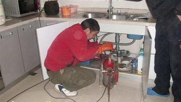 下水被油污堵住了用什么办法通开,下水道被油污堵了最简单的办法