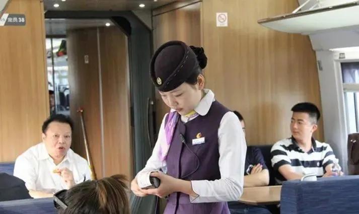 春运将至，疫情严峻！购票政策大改革，工友如何如约归家？