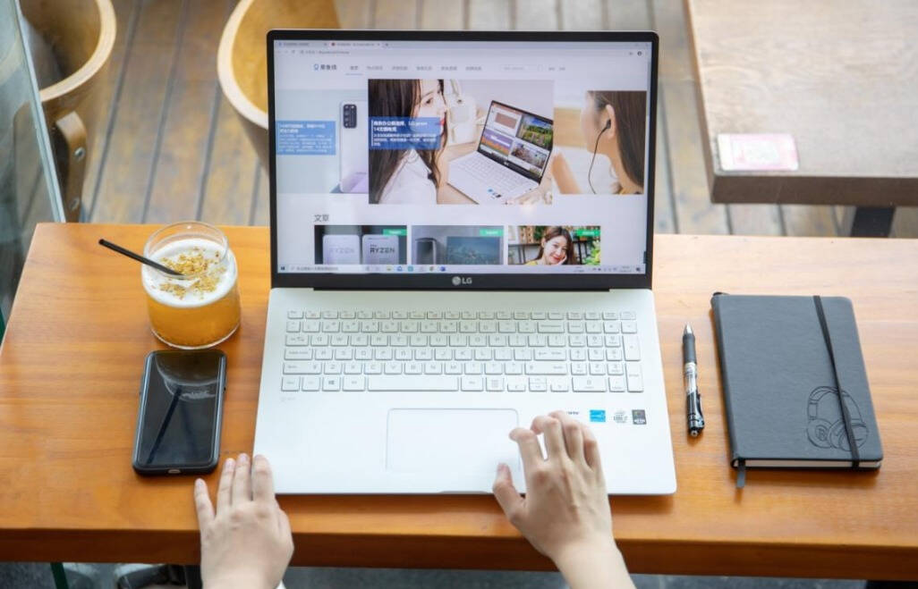 实习别被笔电压垮，换LGgram17赢上司赏识