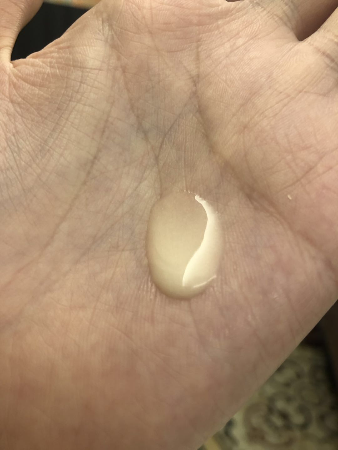 雅诗兰黛线雕精华抹脸刺痛,雅诗兰黛线雕精华能去除法令纹吗