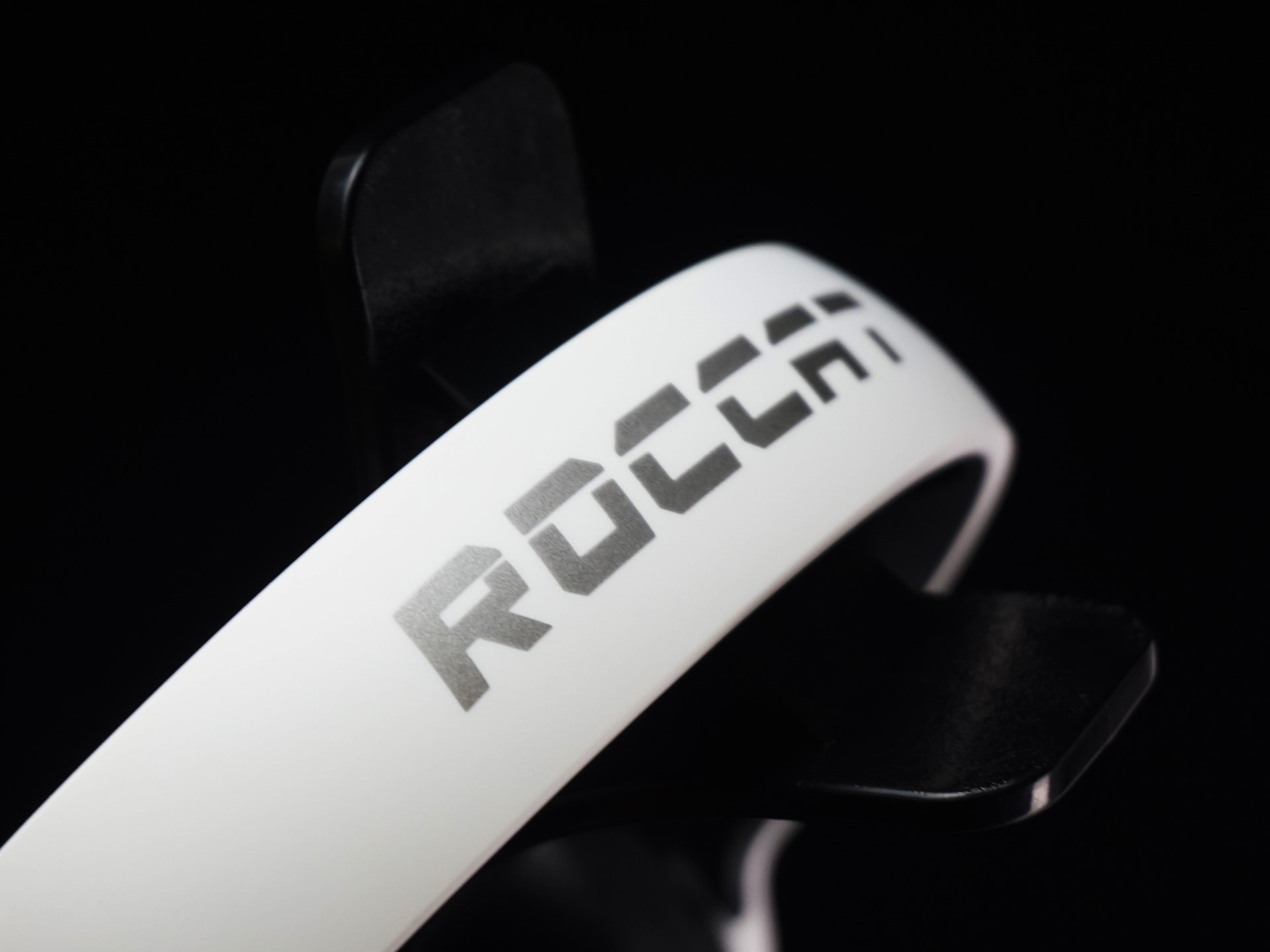 除了价格高点冰豹这款游戏耳机真的很不错