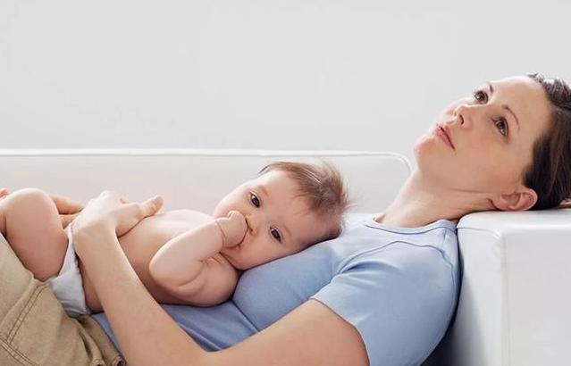 坐月子期间情绪波动比较大,月子老是哭是不是抑郁