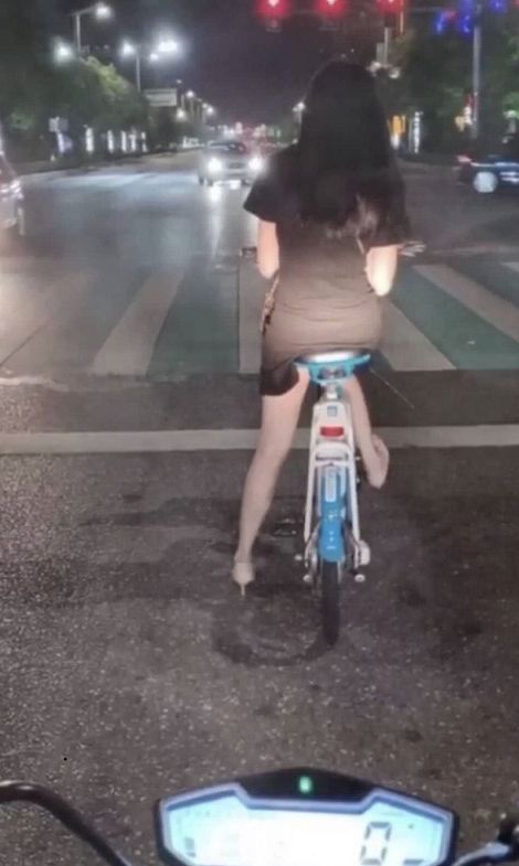 有没有想要LV的朋友，我联系我美国黑哥们，直接抢，没发票