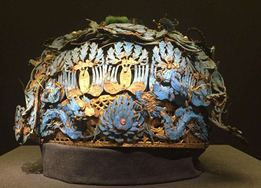 一顶凤冠需要多少翠鸟,一顶凤冠述说一段历史