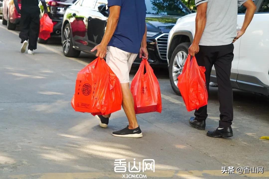 珠海这家月饼店开了38年，来买要排队两小时