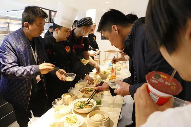 64家年销1.5亿元，品类销量双top1，“小蛮椒”成新晋麻辣烫之王