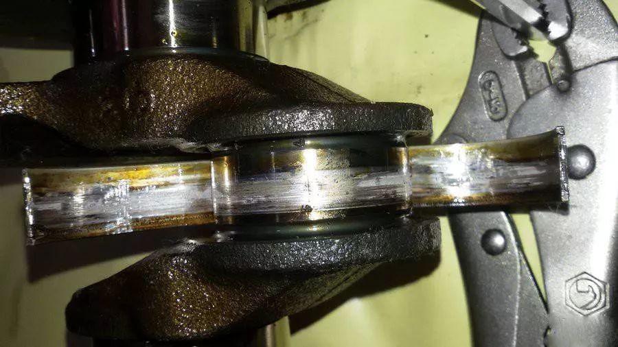 驾驶故障灯亮了怎么回事,驾驶过程中机油灯突然亮了又灭了