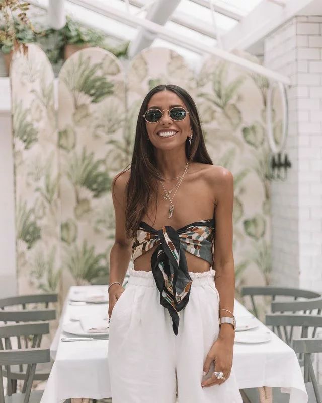 一条丝巾有多种搭配方法,丝巾的十种搭法