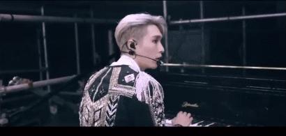 回眸一笑百媚生人生难得几回眸,回眸一笑百媚生古装美女回眸瞬间