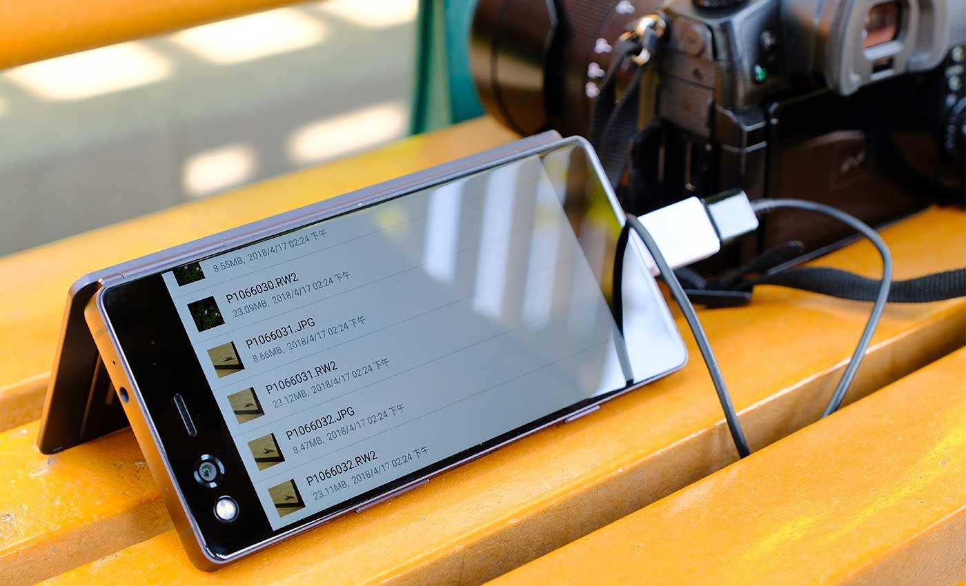 华为折叠手机与三星折叠机对比,华为和三星的折叠机哪个好