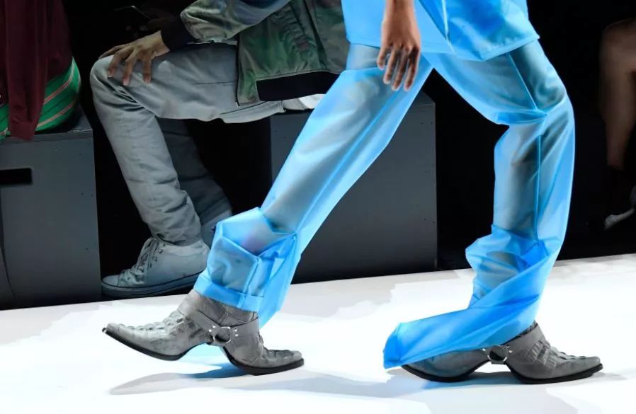 辣眼睛雷人服装,辣眼睛的红衣服