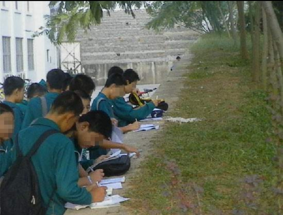 小学生被老师罚抄作业,孩子被老师罚抄作业严重吗