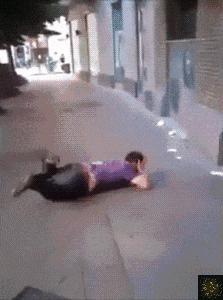 开心一刻gif下雨天,搞笑gif笑到肚子疼意外瞬间特辑