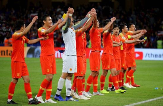 连越南都进步了，为什么我们国足还在*退倒**，从世界角度解析主因