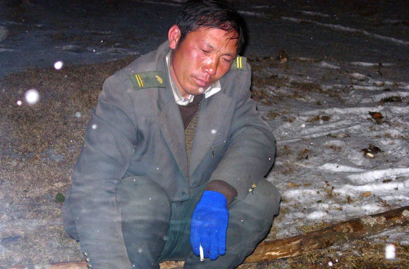 四川老汉露宿深山32年，2005年受邀去欧洲演讲，84个国家代表泪目