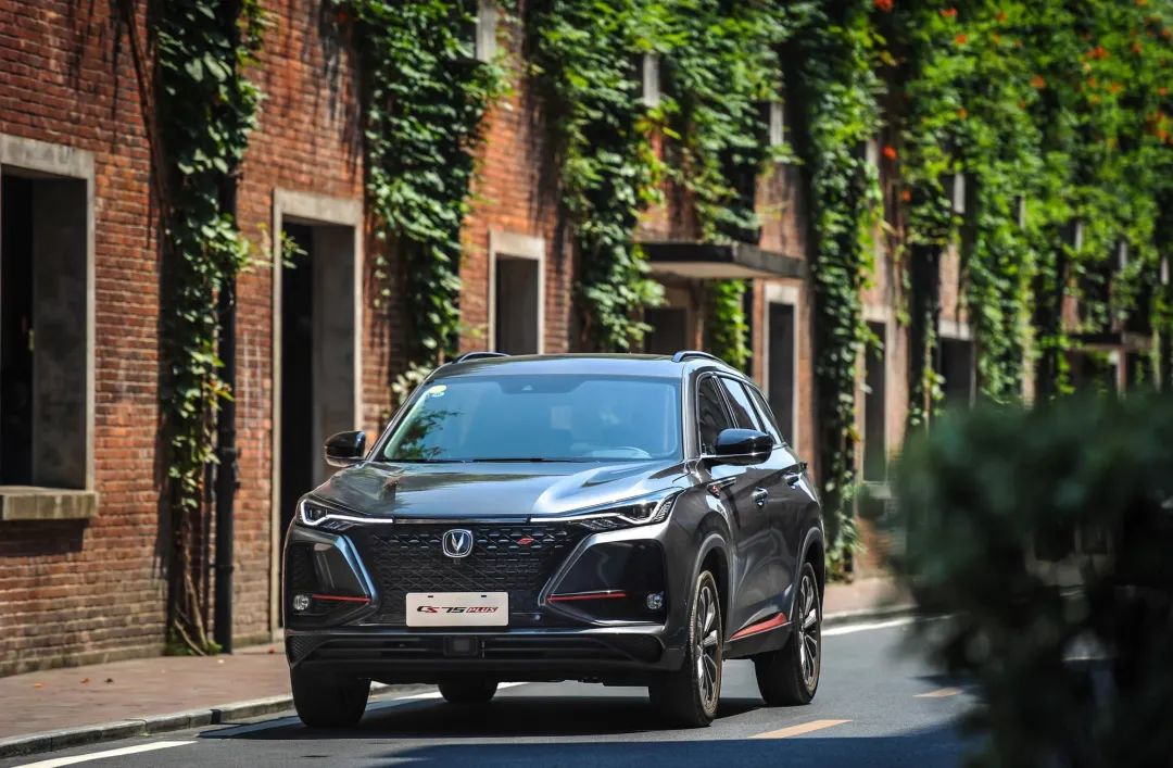 配8at的suv落地15万左右的,15万8at的suv