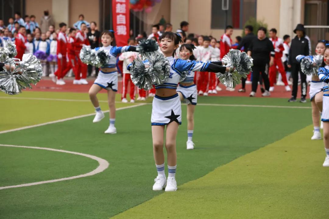 【“七个一”先锋在行动】呼和浩特市足球协会“万达分校足球基地”挂牌仪式在南门外小学万达分校举行