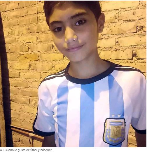 贫穷并不能限制梦想!阿根廷男孩用“泥土作画”完成作业感动众人