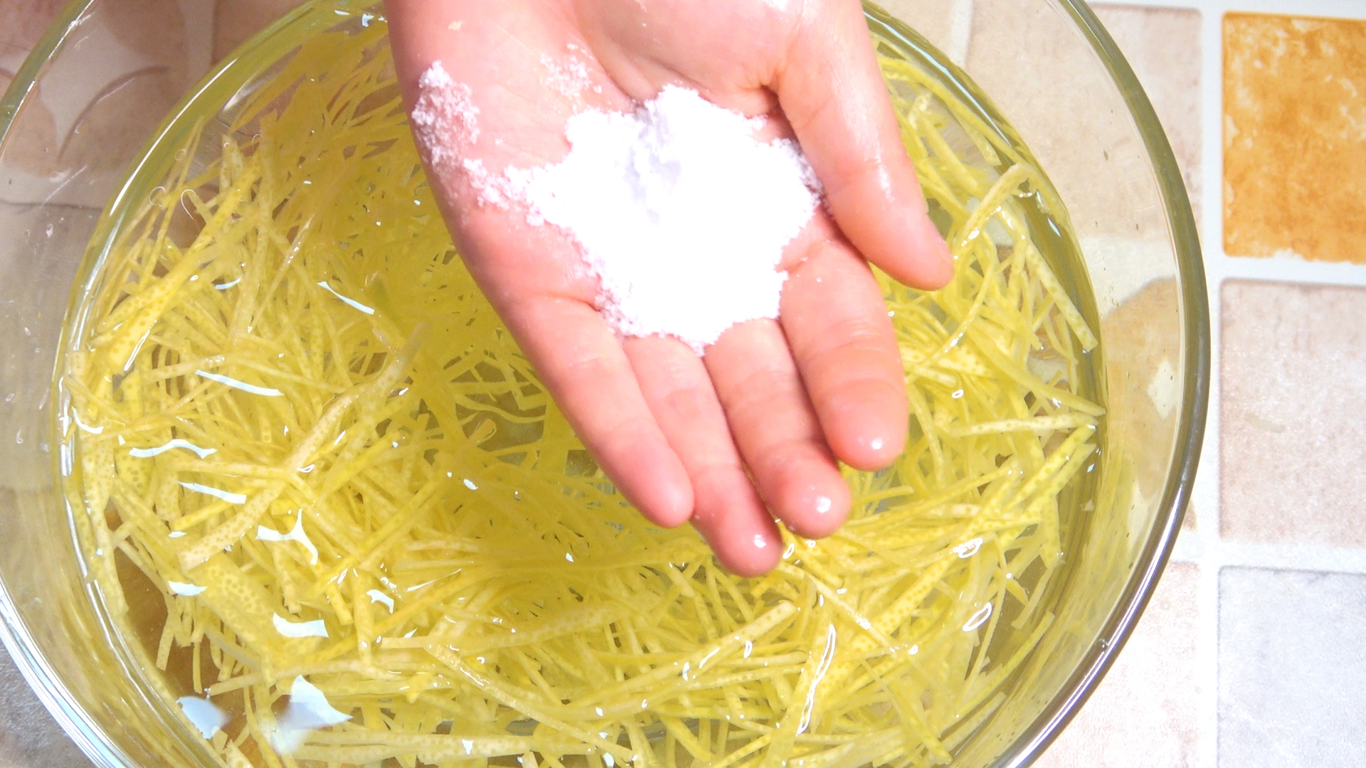 蜂蜜柚子茶怎么煮才不苦涩呀,蜂蜜柚子茶是怎么熬的视频