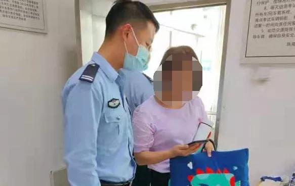 学员考科目二太紧张，不到10分钟就结束考试，下车后整个人又紧张起来！