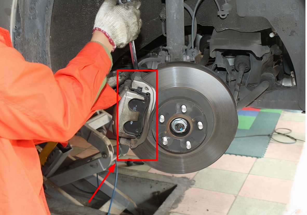 你在用致命刹车片与刹车盘吗?20年驾龄的老司机有话说