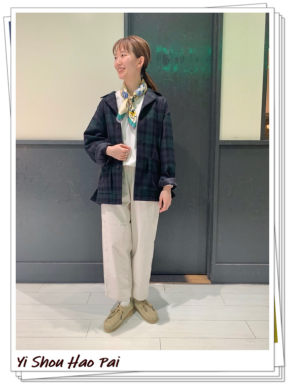 灯芯绒裤子颜色搭配,棕色灯芯绒裤子秋冬搭配