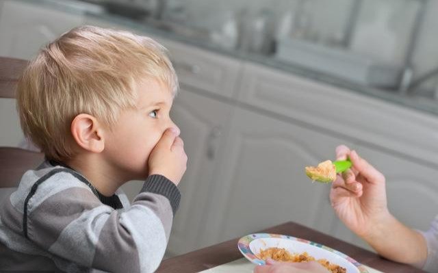过度挑食是心理问题吗,孩子不爱吃饭挑食偏瘦缺什么